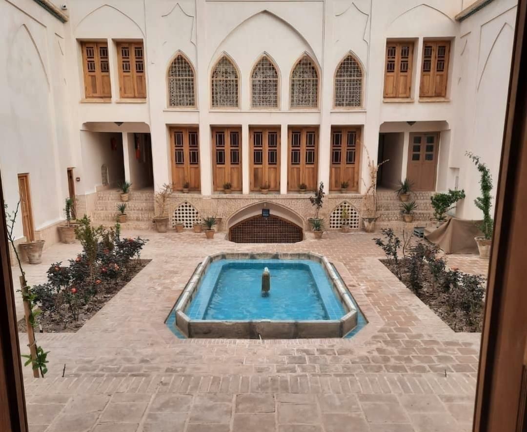 تصویر اول هتل دیبا
