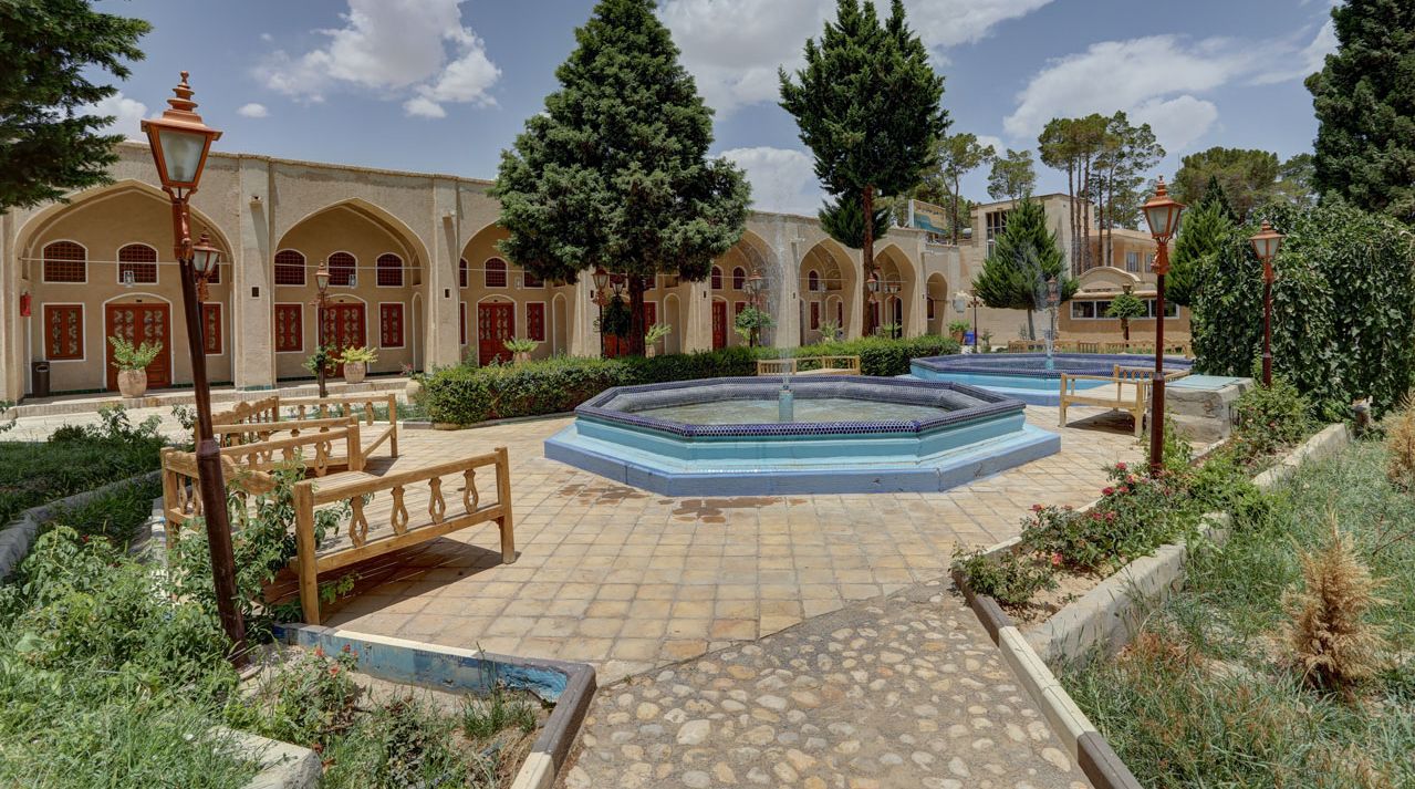 هتل جهانگردی نایین